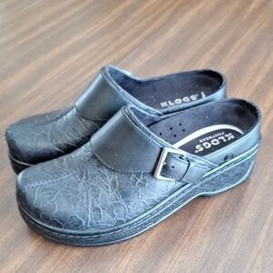 Klogs Textured Black Leather Clogs